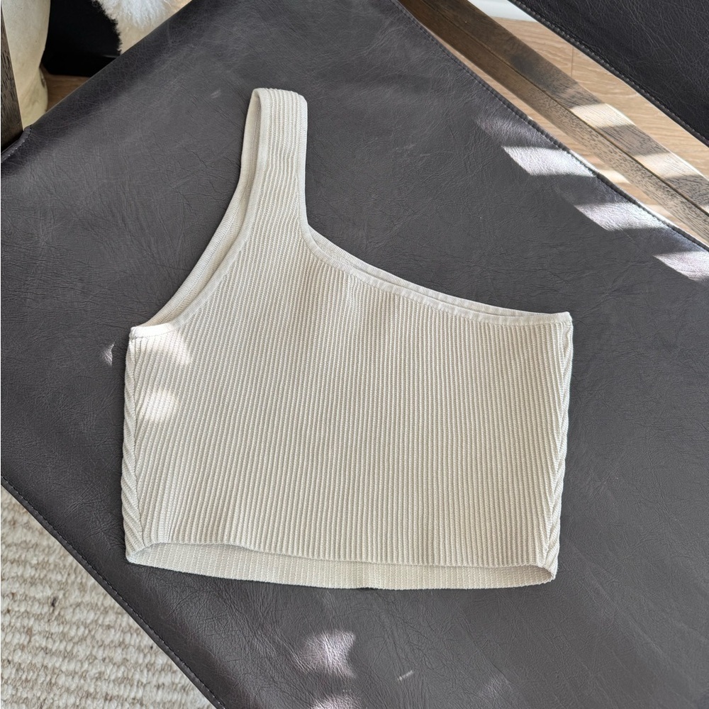 ARITZIA - Picture 3 of 4